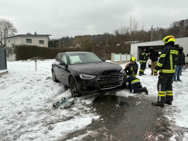 yH5BAEKAAEALAAAAAABAAEAAAICTAEAOw== Verkehrsunfall im Ortsgebiet